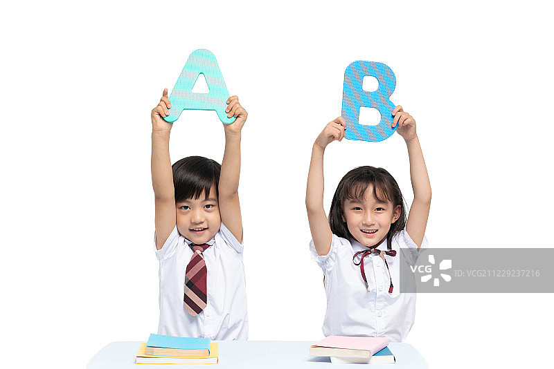 小男孩和小女孩在学习图片素材