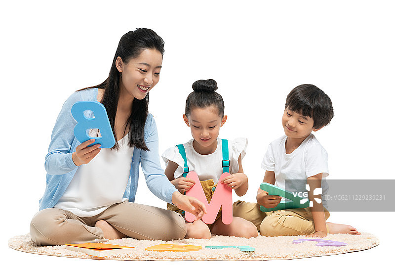 年轻女老师辅导学生学习图片素材