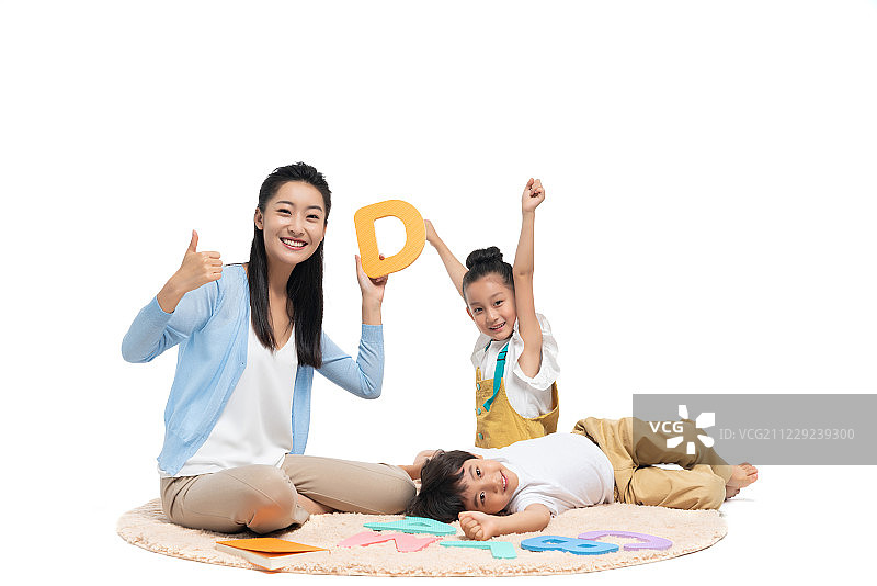 年轻女老师辅导学生学习图片素材