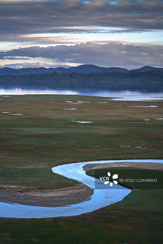 可可西里自然保护区里的河湾图片素材