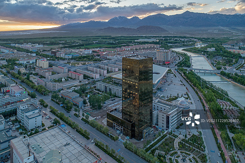 航拍德令哈城市风光图片素材