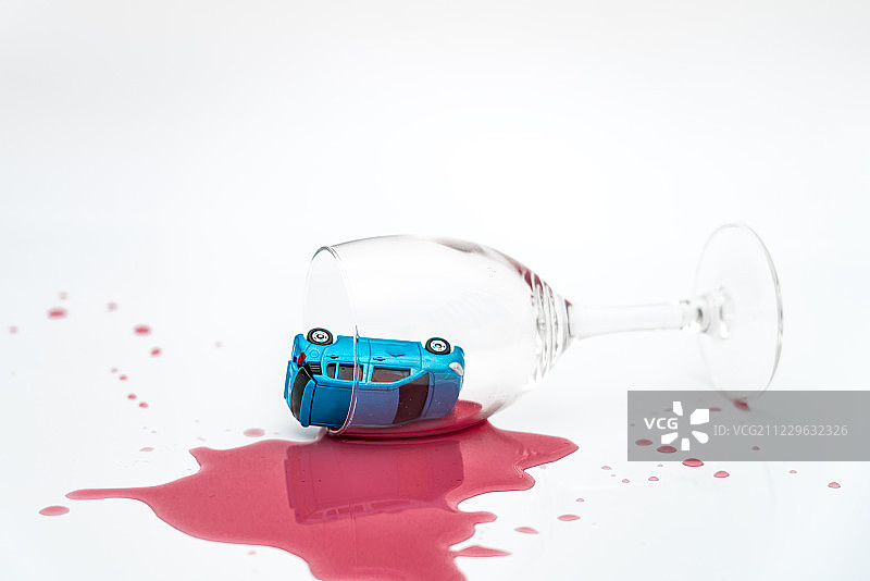 醉酒驾驶发生交通事故概念图片图片素材