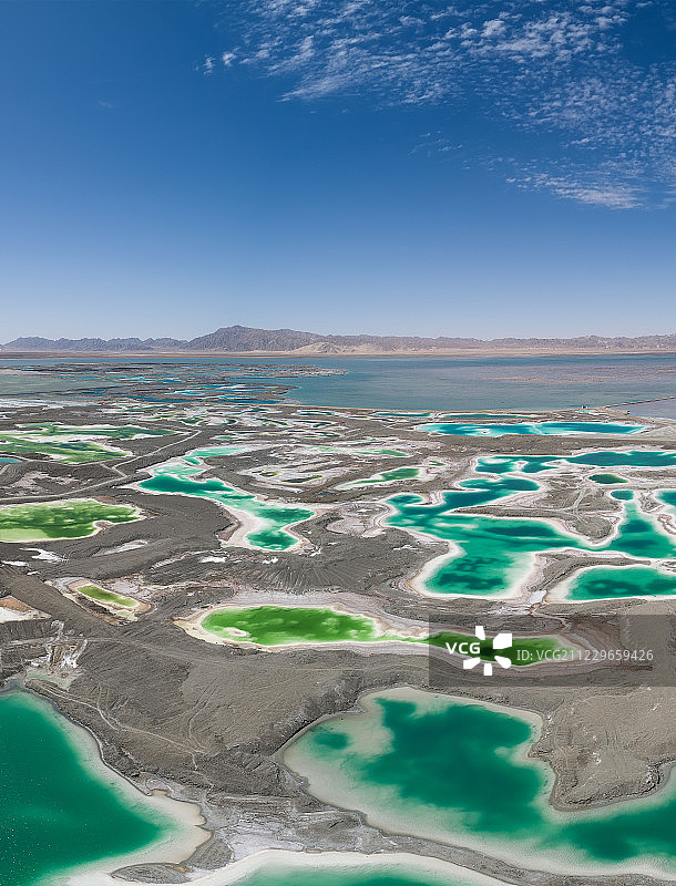 航拍大柴达湖之翡翠湖图片素材