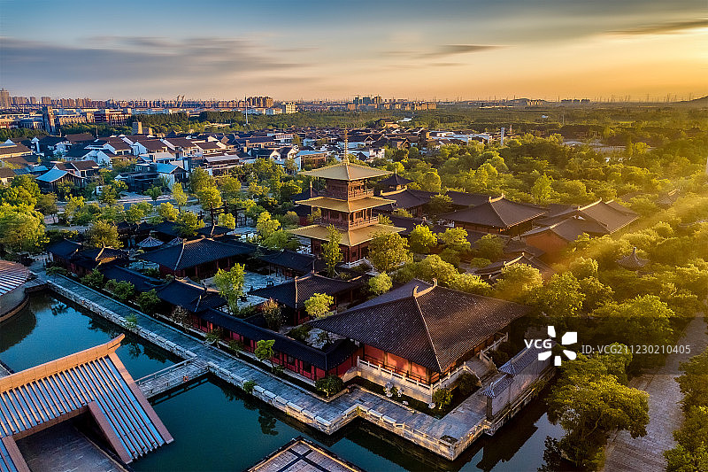 上海松江广富林遗址日落金色航拍全景图片素材