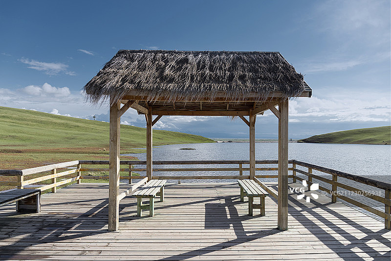 木头栈道平台草原风光图片素材