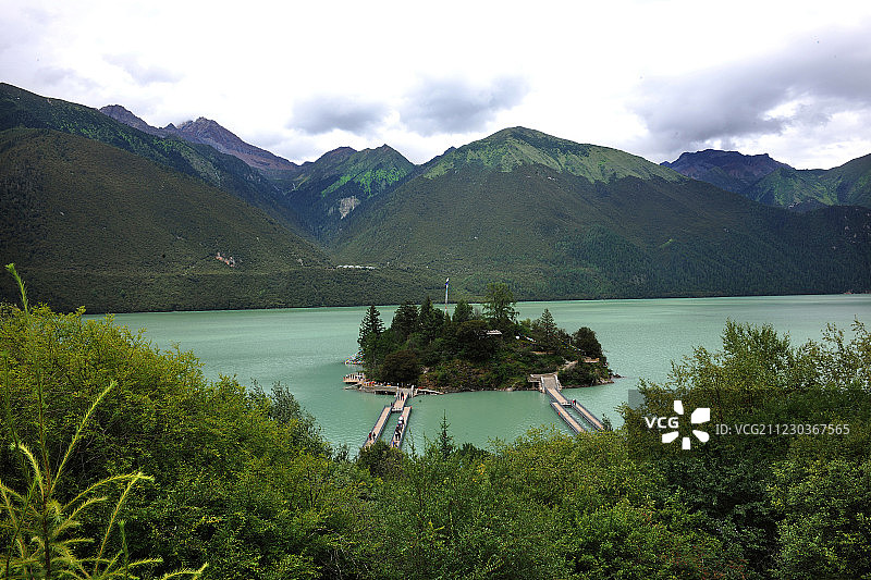 西藏，巴松湖风景图片素材