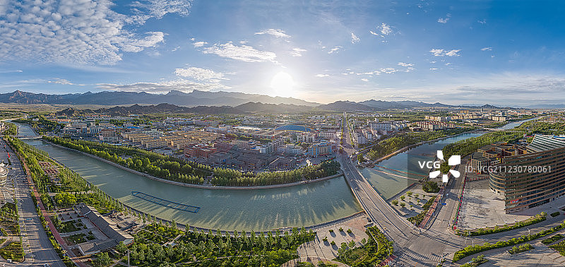 航拍德令哈市中心图片素材