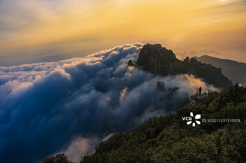 黄昏白石山自然风光图片素材