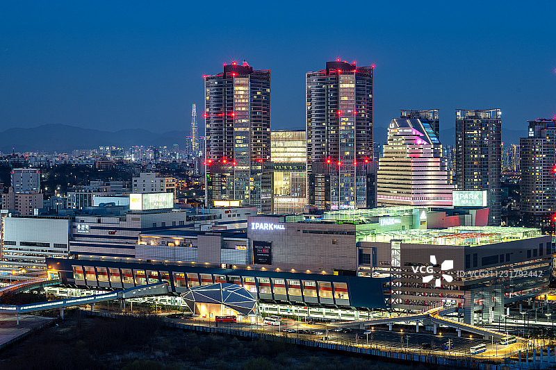 韩国首尔龙山的夜景城市风光图片素材