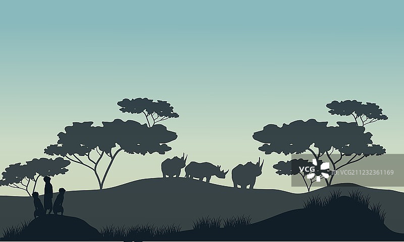 稀树草原上的细尾獴和犀牛剪影图片素材