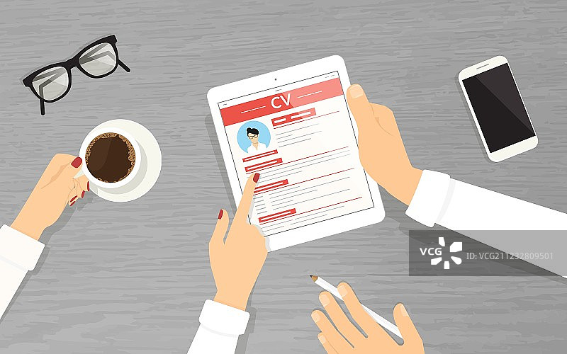 人力资源经理使用平板电脑搜索员工图片素材