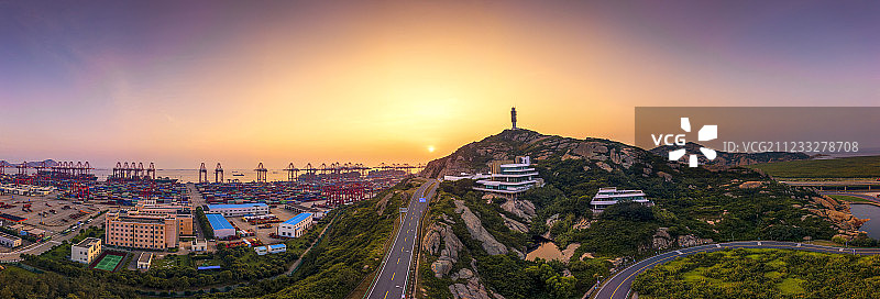 上海洋山深水港集装箱自动化码头日落航拍全景图片素材