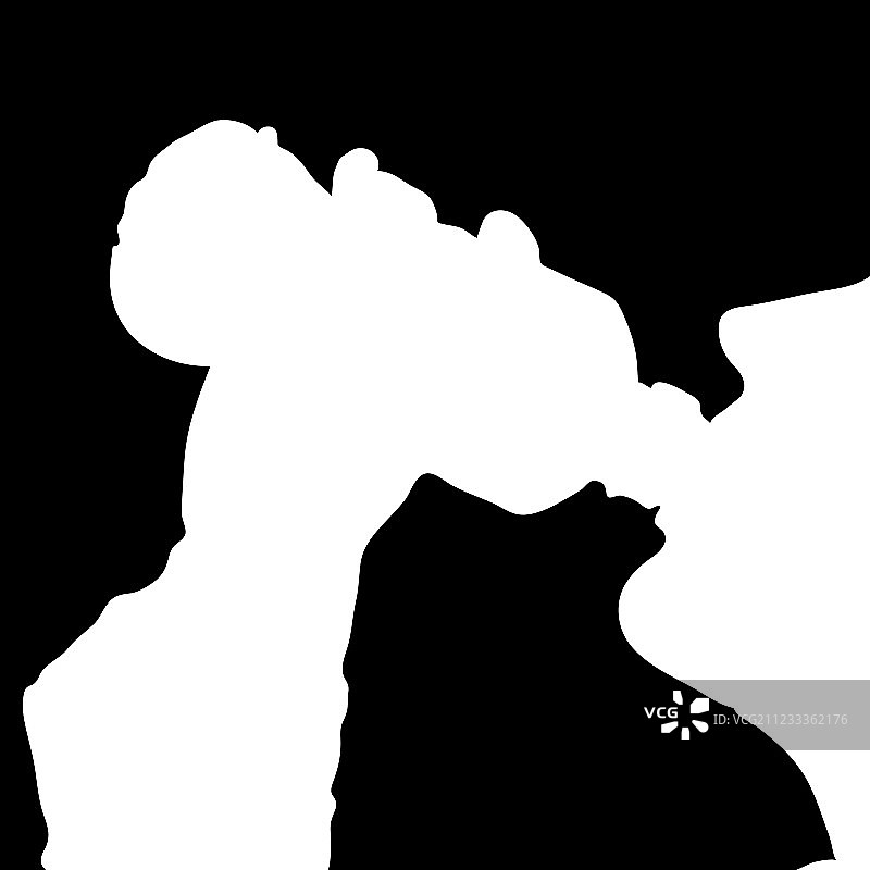 从瓶子里喝水图片素材