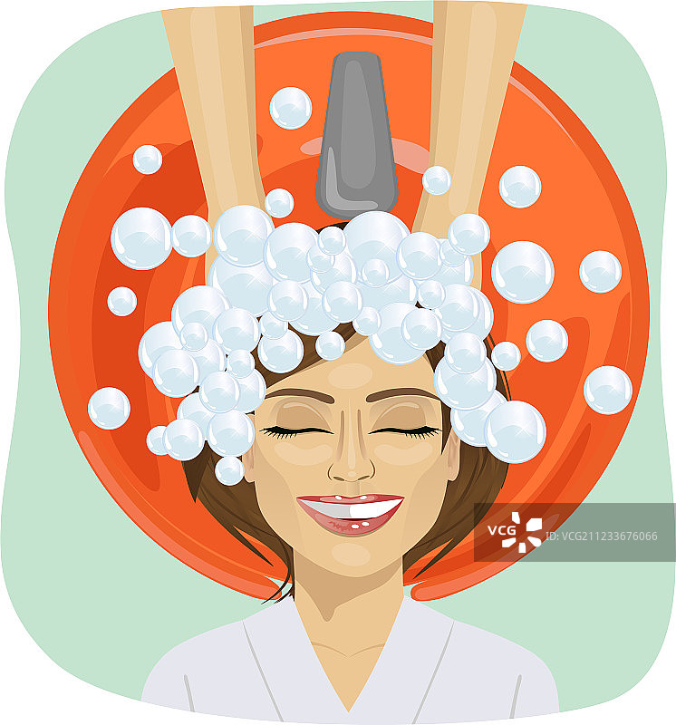 年轻女孩在美发沙龙洗头图片素材