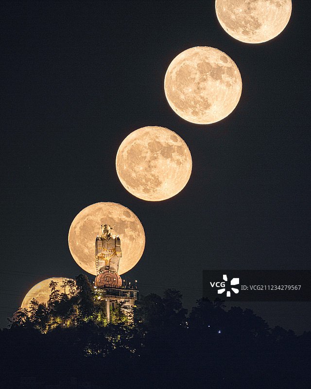 重庆大金鹰满月序列团圆中秋节赏月图片素材