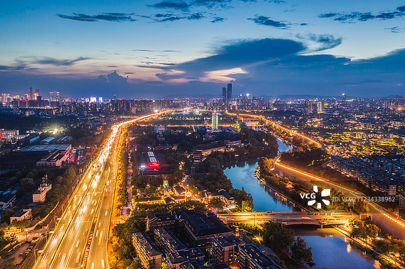 航拍南京秦淮河判大报恩寺夜景图片素材