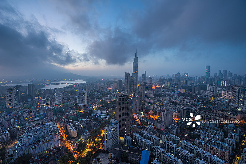 航拍南京鼓楼区凌晨图片素材