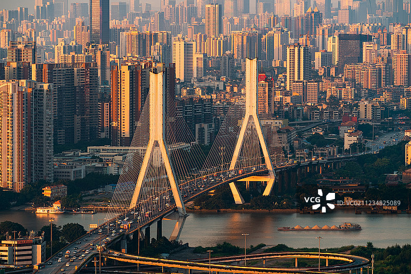 黄昏广州市鹤洞大桥风光图片素材