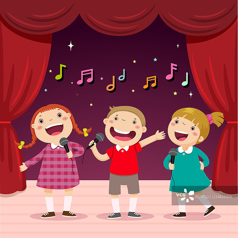 孩子们在舞台上用麦克风唱歌图片素材