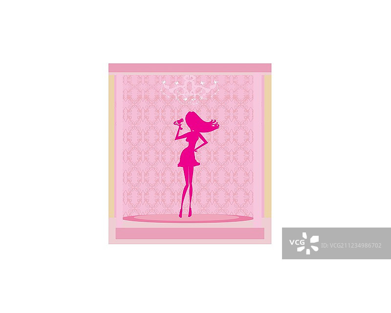 女人用吹风机吹干头发图片素材