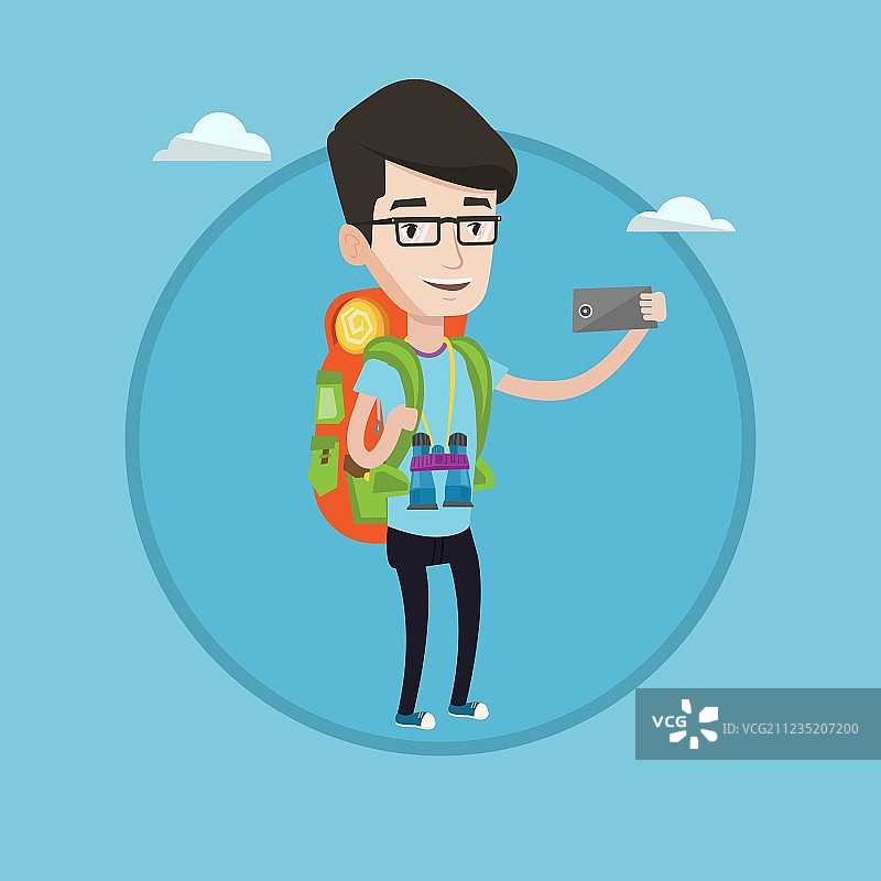 背着背包自拍的男人图片素材