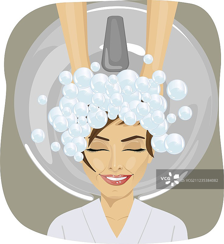 年轻女人在美发沙龙洗头图片素材