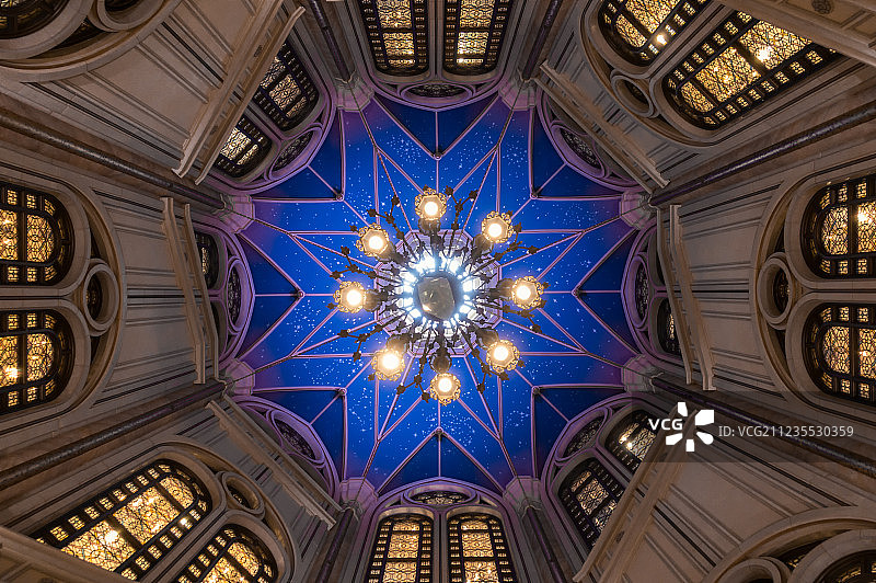 上海迪斯尼城堡哥特式建筑内部屋顶风光图片素材