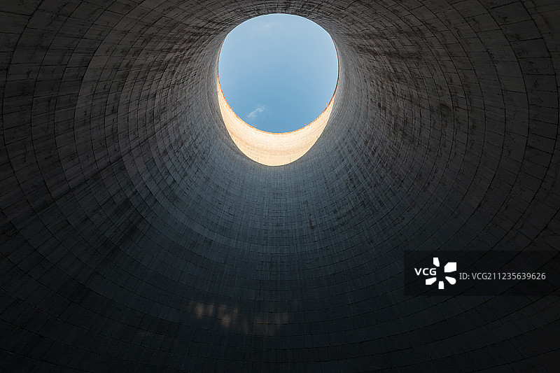 热电厂冷凝塔内部景观图片素材