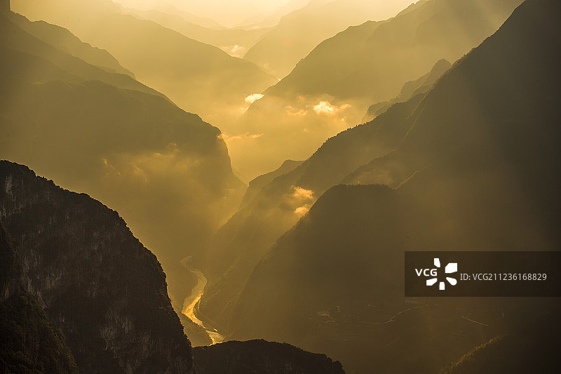 云起巴山大峡谷图片素材