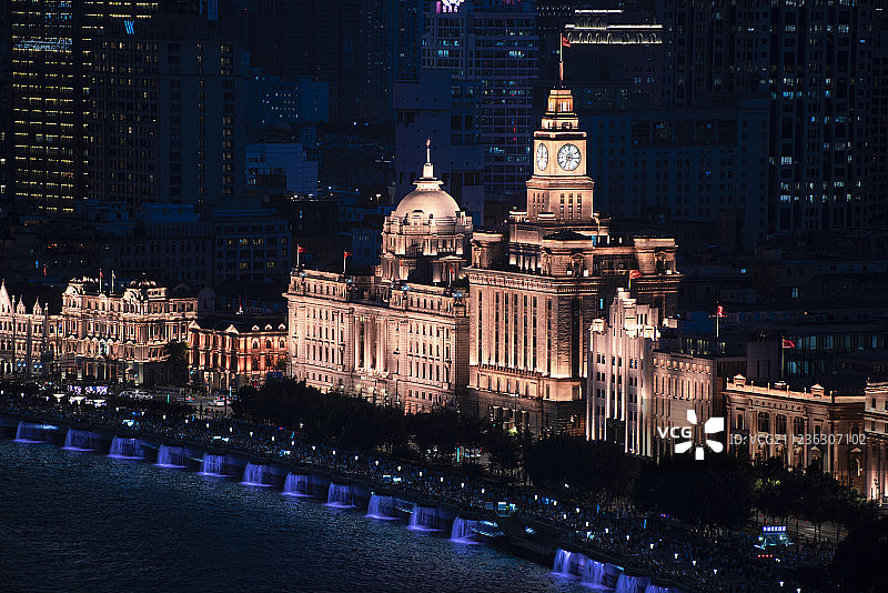 上海著名旅游景点外滩海关钟楼金色建筑图片素材