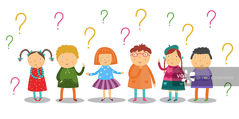 若有所思地站在空地上的小朋友图片素材