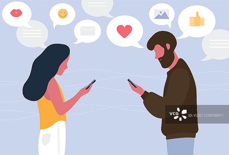 男人和女人在智能手机上在线聊天图片素材