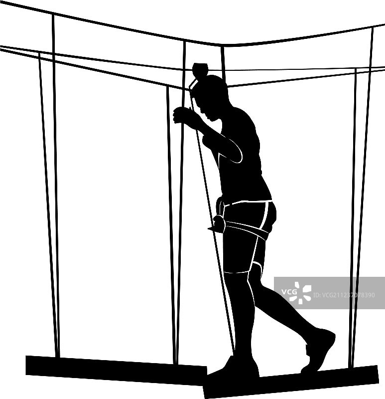 在冒险公园绳梯上的男孩图片素材