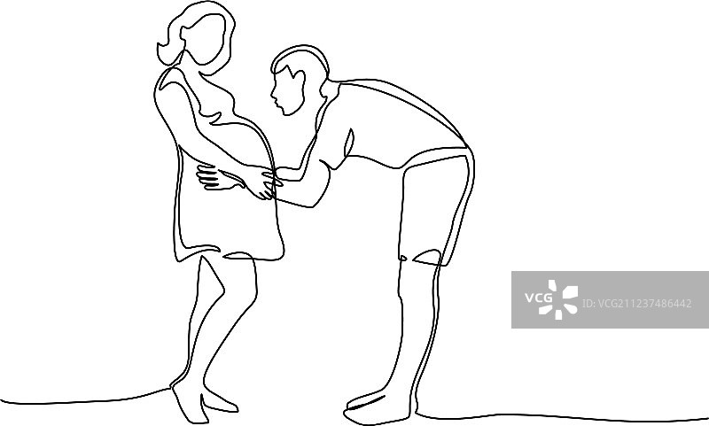 快乐的孕妇和她的丈夫一起散步图片素材