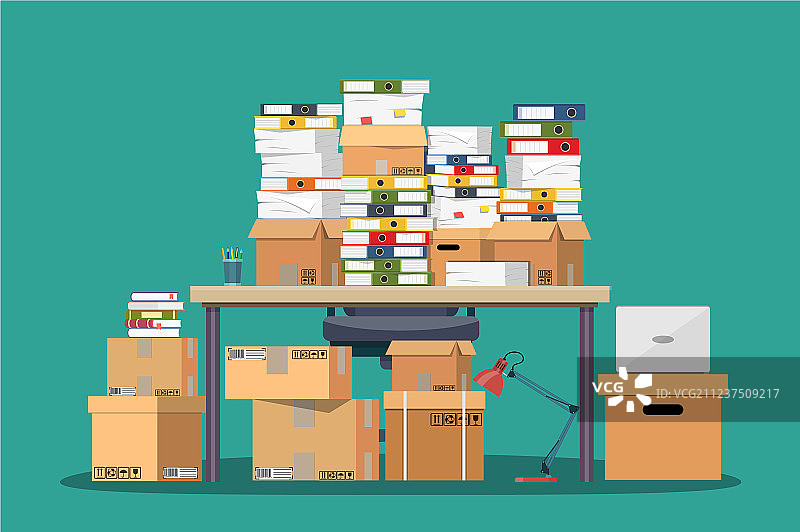 办公桌上的纸质文件堆图片素材