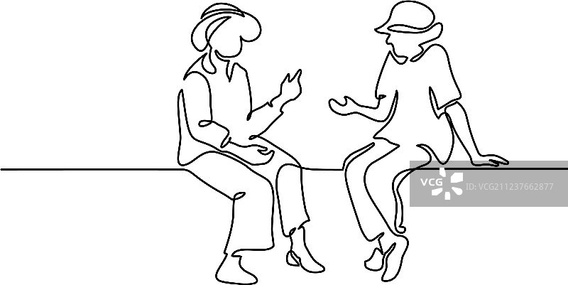 两个老妇人坐着聊天图片素材