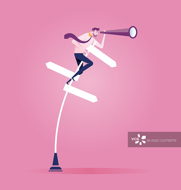 站在十字路口标志处，手持望远镜的商人图片素材