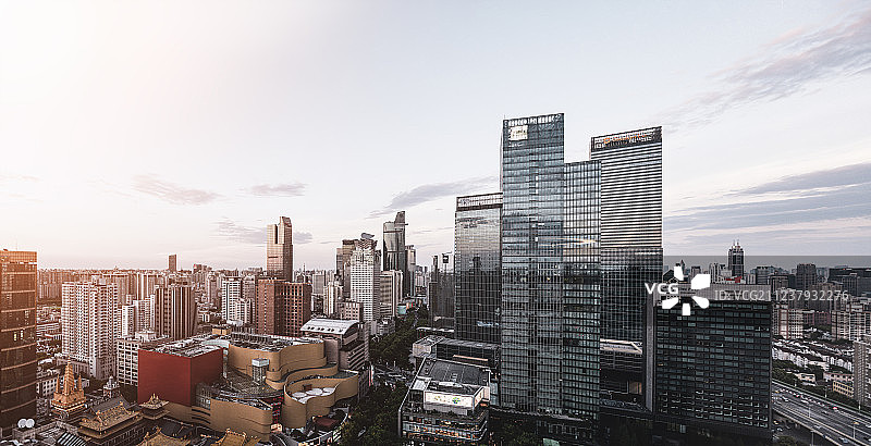 繁华高档的上海市静安区静安商圈cbd地标建筑群图片素材