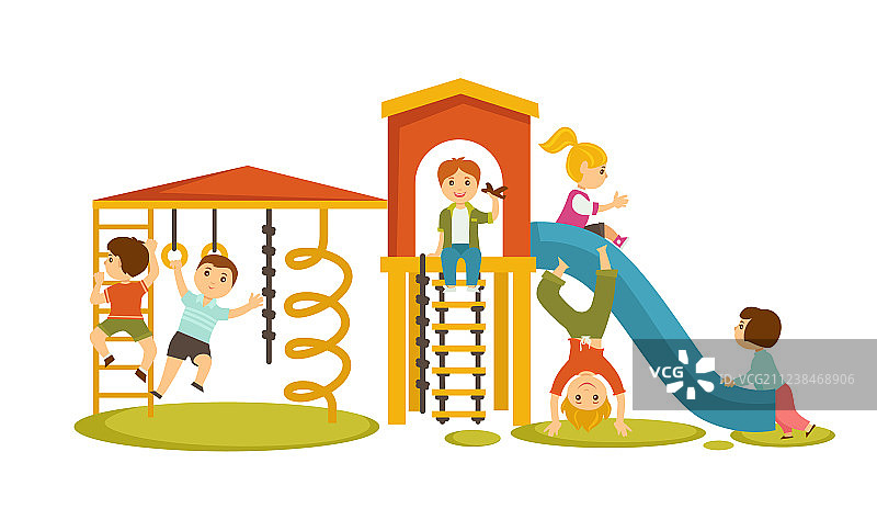 孩子们在有大滑梯的游乐场玩耍图片素材