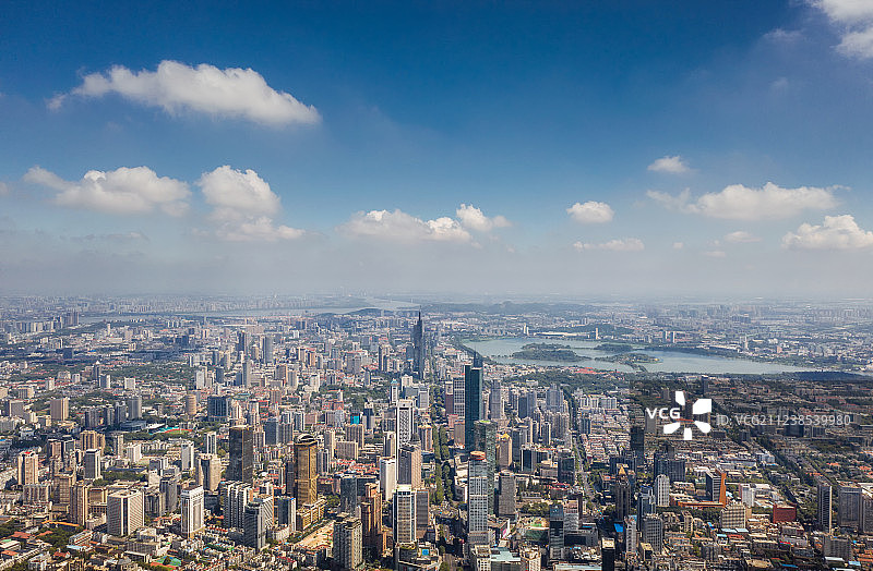 航拍蓝天白云下的南京全景图片素材