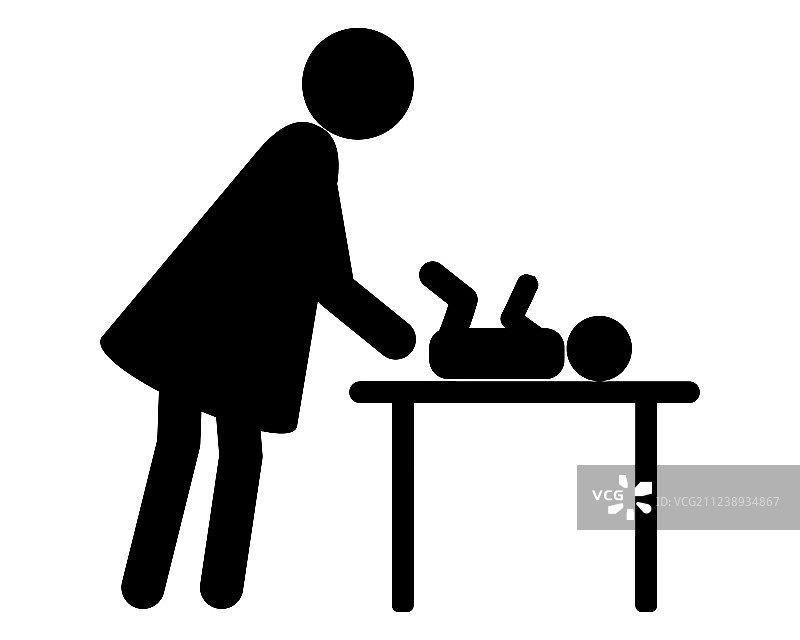 母亲和婴儿换尿布台图片素材