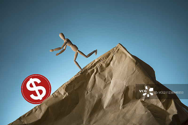 追逐滚落的硬币图片素材