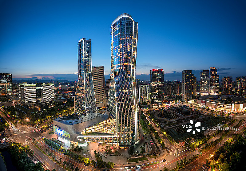 杭州钱江新城来福士大厦夜景全景图图片素材