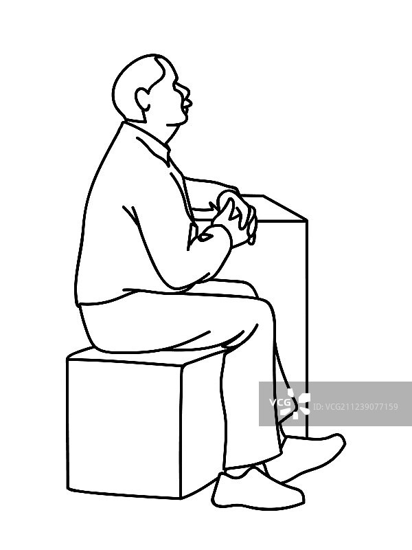 老人坐在黑色方块上交叉双手图片素材