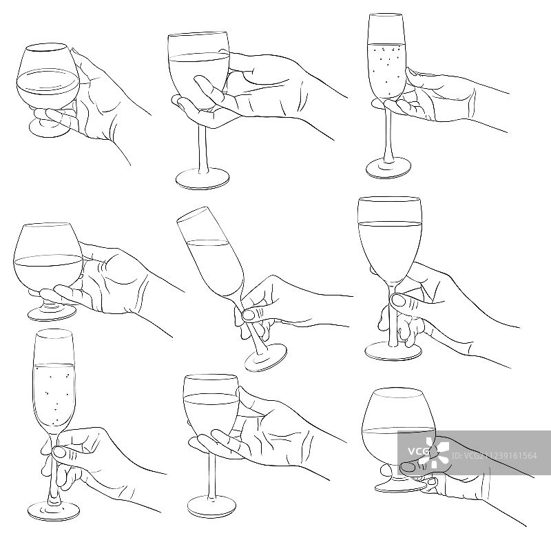 手持干邑白兰地酒杯图片素材