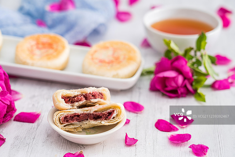 中国云南特产鲜花饼和玫瑰花图片素材