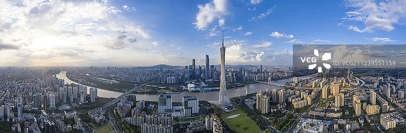 航拍广州塔珠江新城蓝天白云全景图图片素材