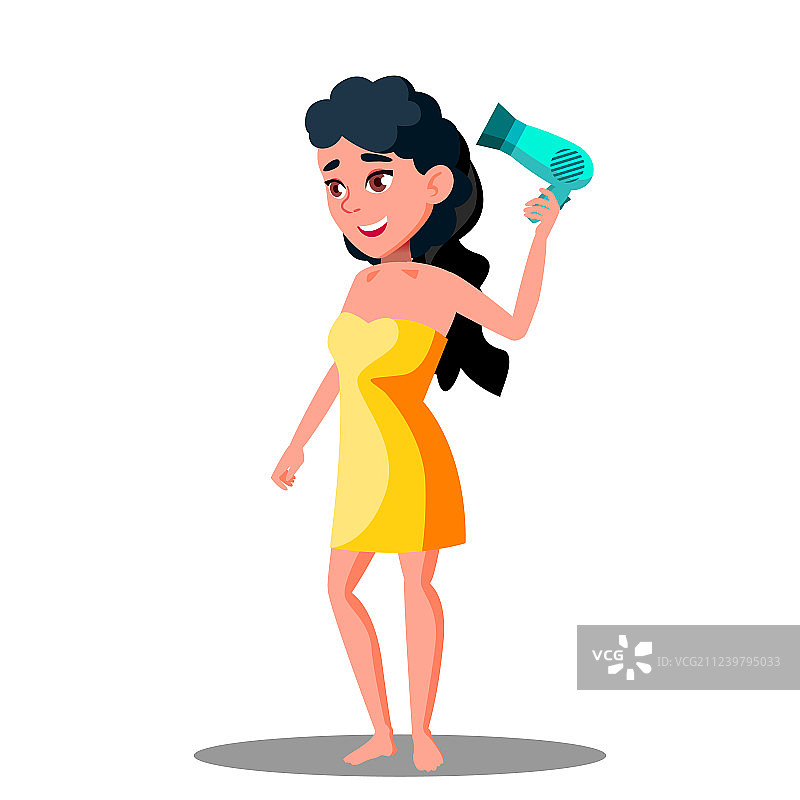 少女用吹风机吹干头发图片素材