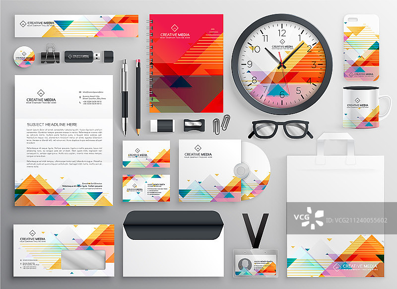 现代品牌文具用品套装图片素材