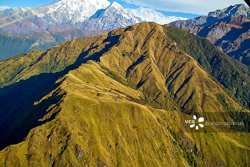 喜马拉雅山脉的峰峦与森林，尼泊尔安娜普尔纳地区图片素材